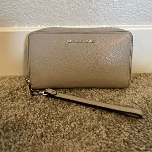Michael Kors Wallet. Lightly used.